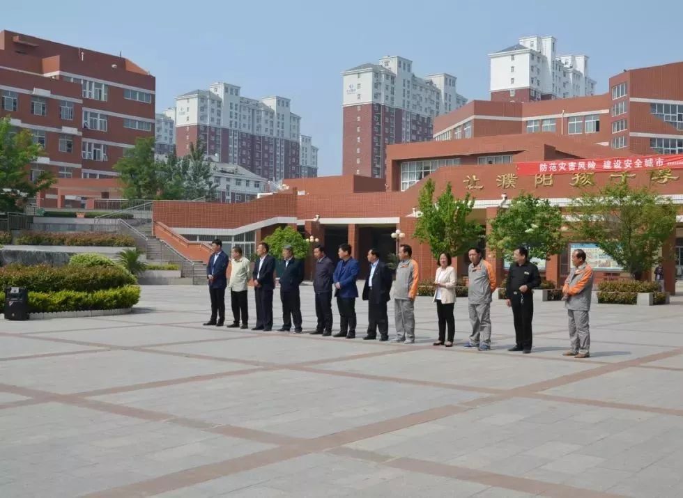 濮阳县第二中学组织开展防震减灾演练活动