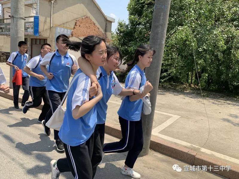 弘扬五四精神用脚步丈量青春宣城市第十三中学高二年级成人30华里远足