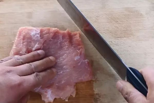 剁肉馅原来这么简单,1分钟全剁好,省时又省力,比机器还快!_菜刀