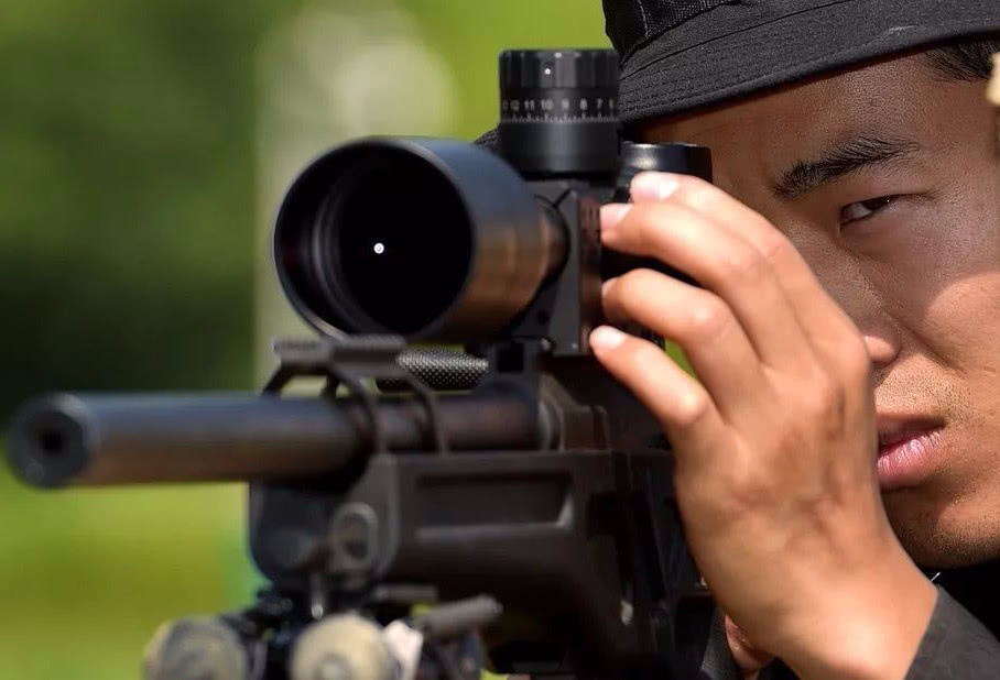 被狙击手瞄准后,听到枪响立马躲开,这样真有存活的几率吗?