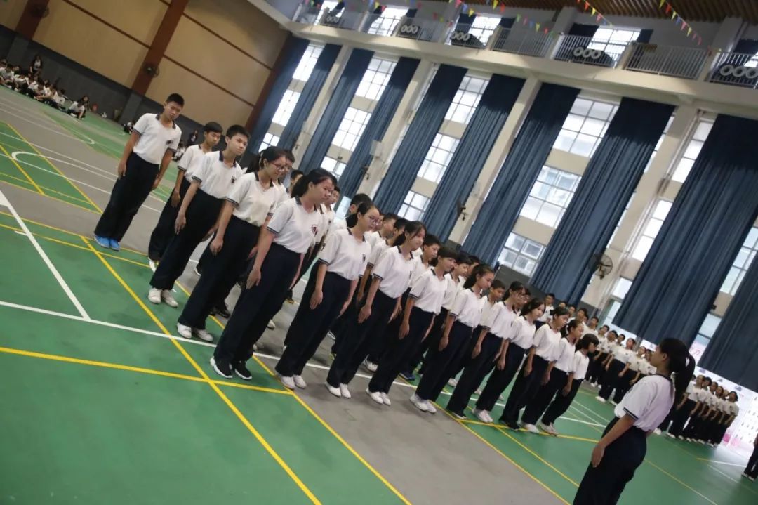 满满精气神顺德一中实验学校初一级武术操比赛帅气开展