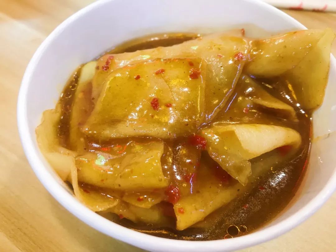 他们家最招牌的当然就是土豆片啦 不过也不限于此 你想要多样化一点的