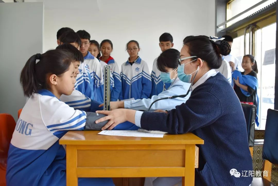辽阳一中西藏班组织2016级毕业生进行中考体检