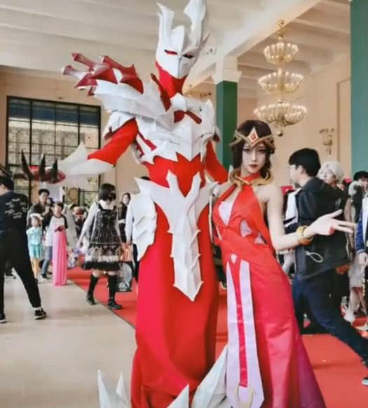 干将莫邪真人cos终于出现技能才是重点扔吧我能接住