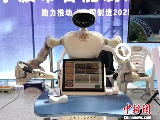 多领域机器人亮相浙江余姚 各显神通"实力圈粉"