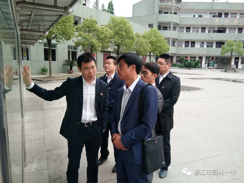 由第五师八十八团学校校长柏军带队的一行六人,就学校文化建设,教师