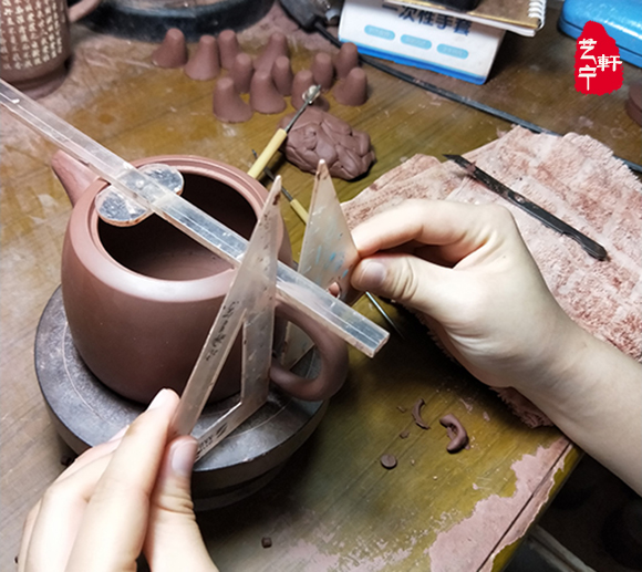 钦州坭兴陶制作工艺现场解说