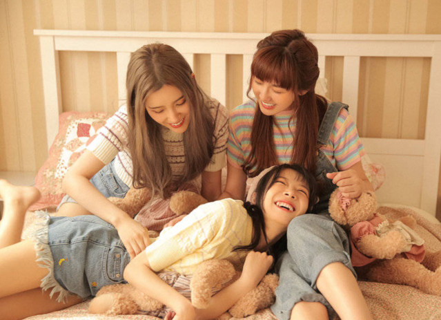 rita晒与小苍洛歆3人唯美写真化身最美姐妹团网友lpl四朵金花要换人