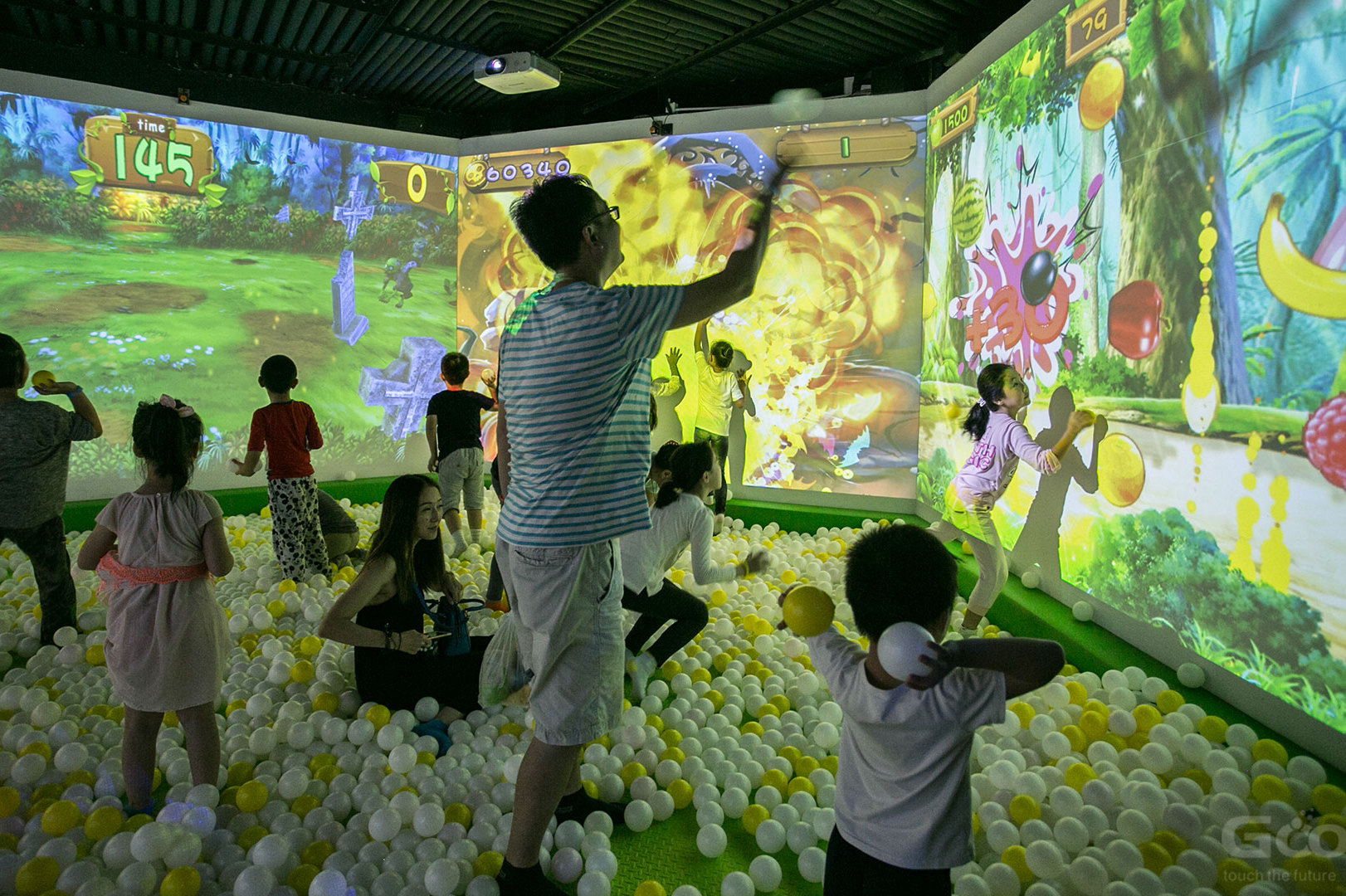 思特科技疯狂魔法球互动砸球