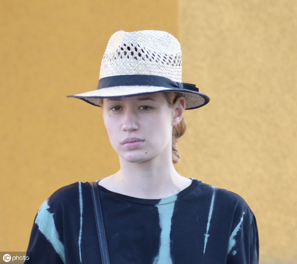 美国女rapper一鸡旧照婊气冲天