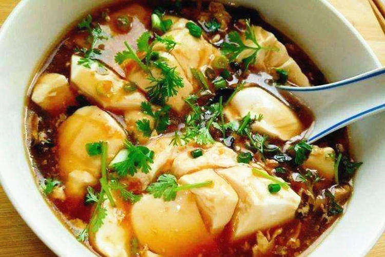豆腐脑嫩滑味不错卖豆腐脑大婶教你做