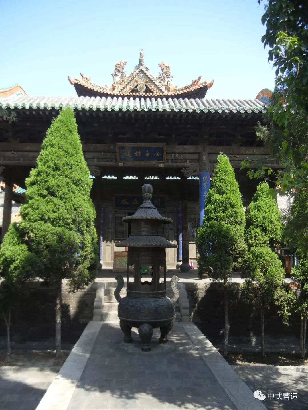 主要建筑有:三清殿,后土庙,吕祖庙,关帝庙,土神殿等.