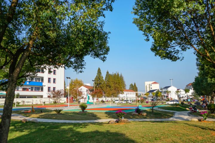 罗埠镇三大做法让小城镇颜值与气质齐飞