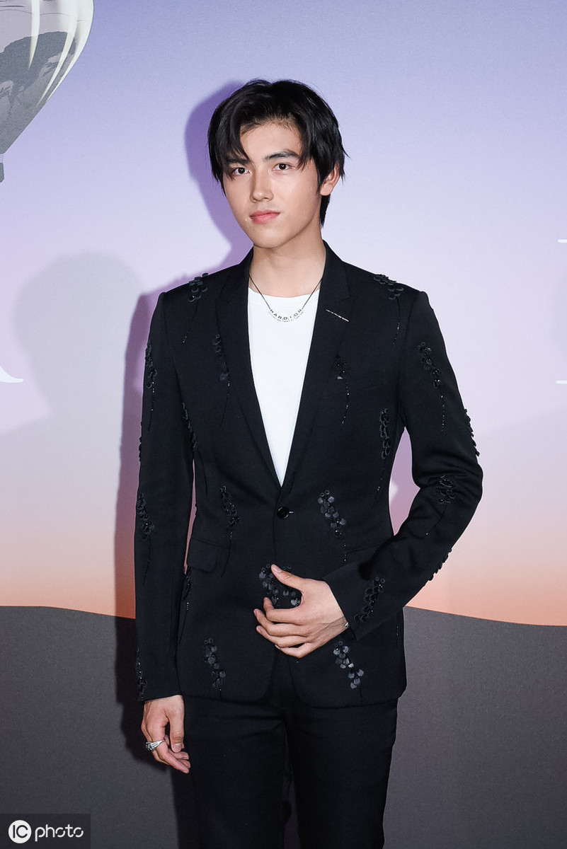 1/ 12 陈宇飞,欧阳娜娜 欧阳娜娜,陈飞宇 《秘果》举行首映发布会.