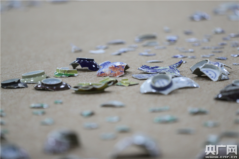 图为文物瓷器碎片(央广网记者 韩靖 摄)