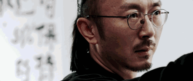 是线体主义画派创始人,是美学演说家,而最被大家知晓的则是"网红书法