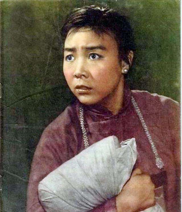 《党的女儿》中的玉梅(田华扮演)那一刻,有多少儿女的心被震撼?