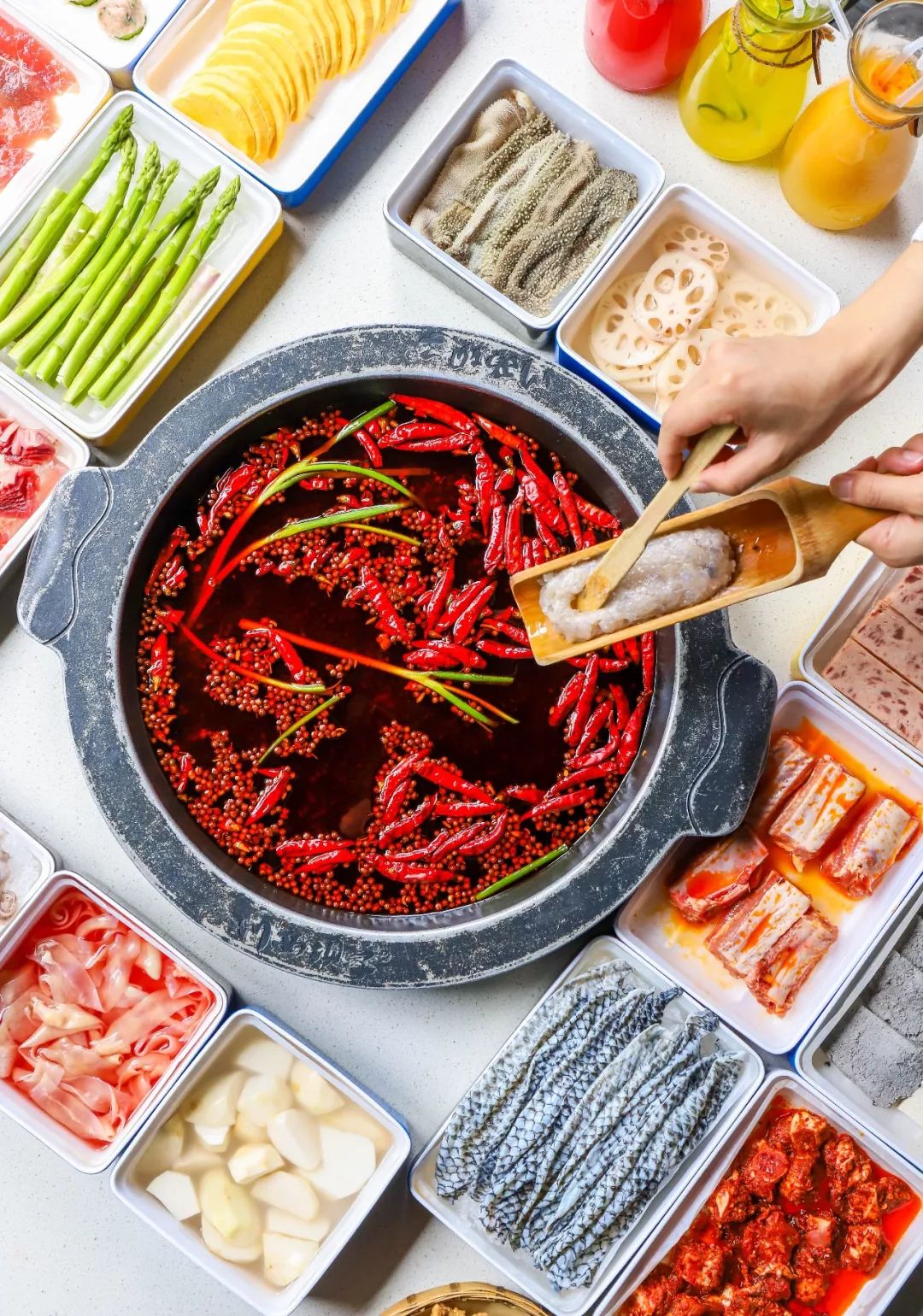 这样的火锅店在黄冈还是第一次见.