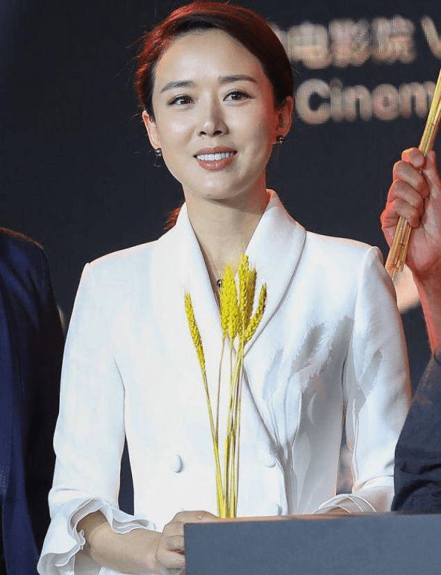 颜丹晨出席某活动 甜美笑容清新可人 真是太美了