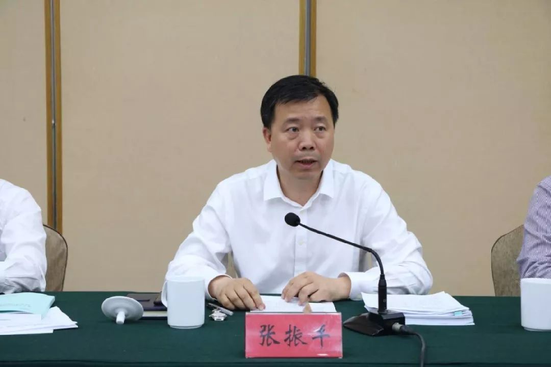 会上,区委副书记,政法委书记李忠誉通报全区重大不稳定因素(信访突出