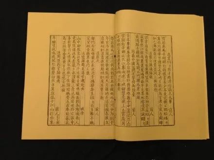 了解中国古籍的装订形式分类_包背装