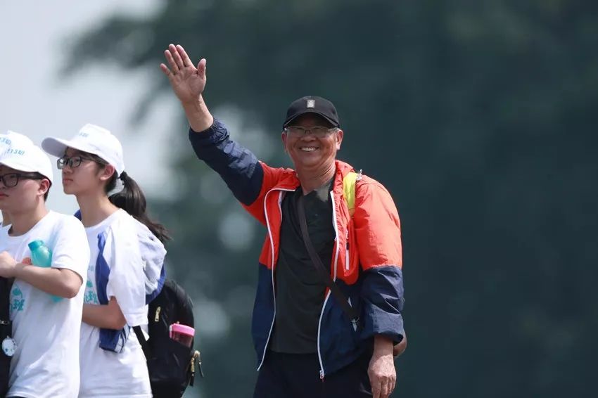 特别关注勇毅前行这个夏日景炎人走出风景无限