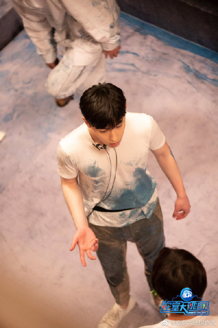 密室大逃脱上线倒计时邓伦展示惊人臂力