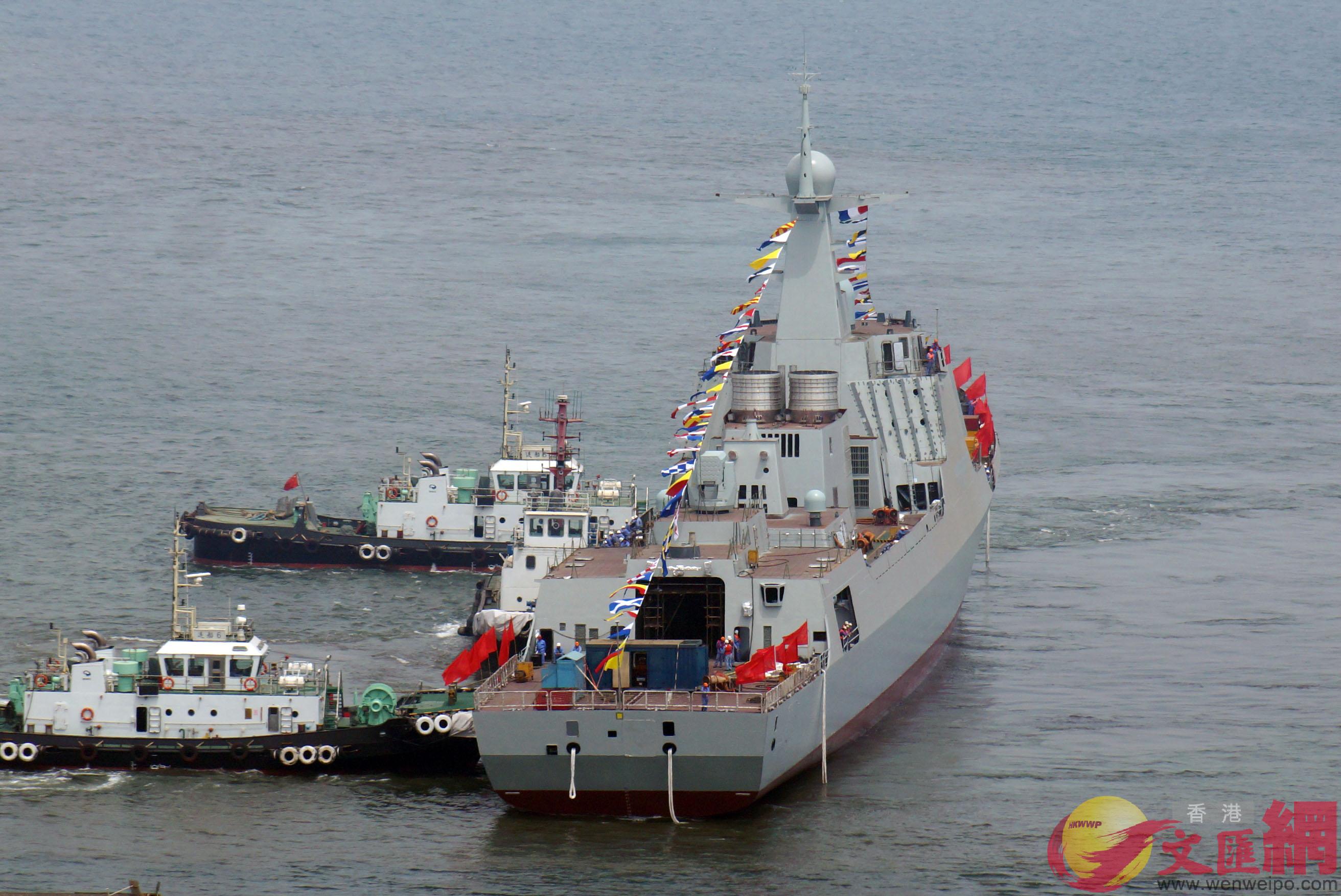 两艘052d型导弹驱逐舰大连齐下水