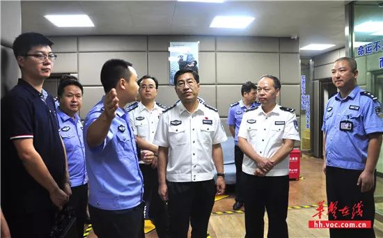 公安部铁路公安局局长是张庆和,公安部特勤局政委是李宪法,公安部新闻