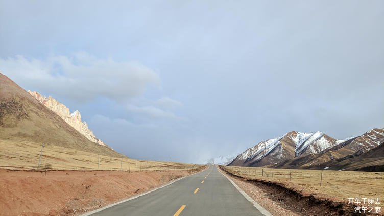 布塔乡之后的道路就是柏油省道,不过路面偶尔有破损,行驶还是需要注意