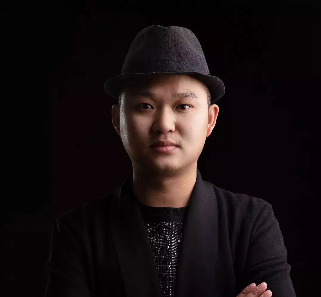 刘有毅云贵摄影总监刘道顺纷乐迪摄影总监谢霞家族摄影总监吴俊静安孕