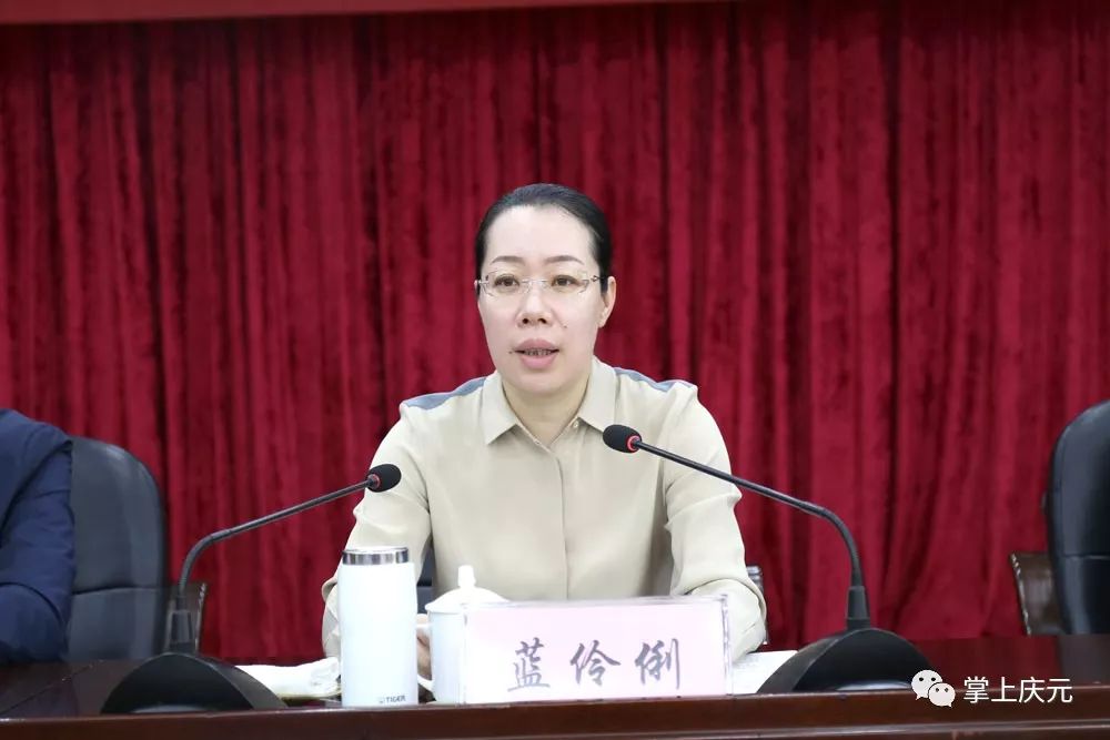 县委书记蓝伶俐讲话.县委副书记,县长胡献如主持.
