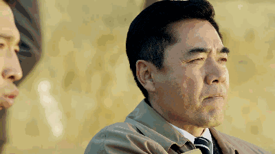 你指的是《大宅门》吧?是啊,距他上一次演老中医都已经过去十几年了.
