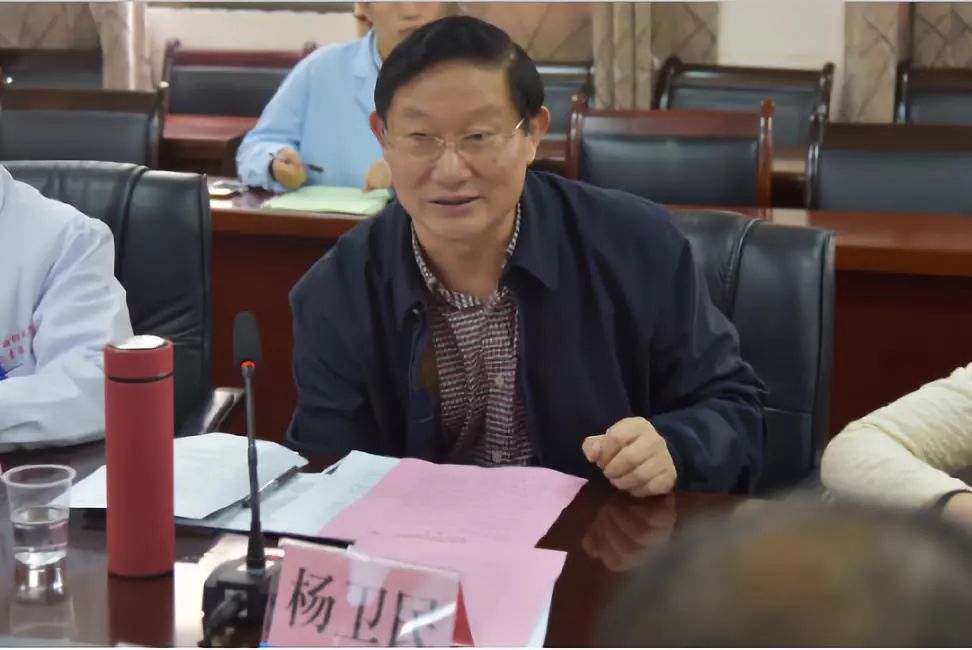 我院党委书记,院长杨卫民,副院长江超,人事科科长徐健,财务科科长魏泽