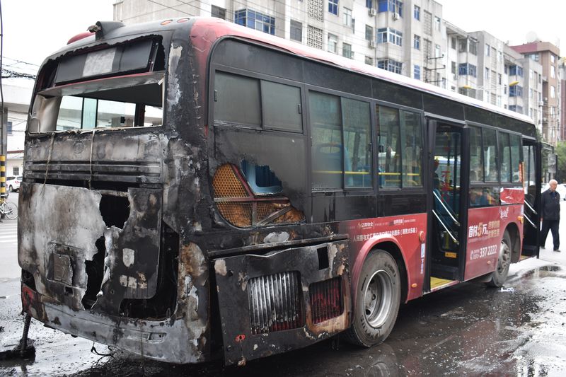 上海公交车 起火图片