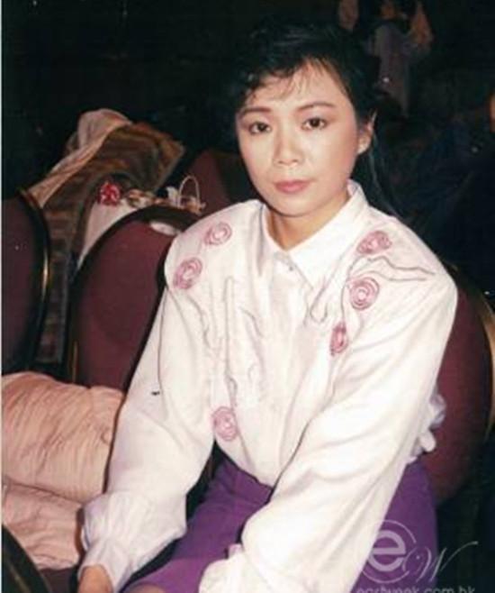 她替母还债进演艺圈和赵雅芝同剧走红惨遭丈夫抛弃出家为尼