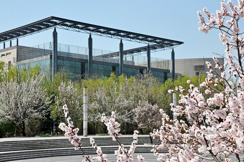 截止到2018年底,吉林大学图书馆馆藏文献总量已达到671.97万册.