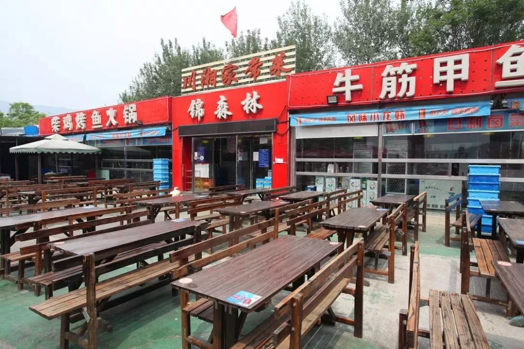 门头沟露天大排档火爆开启豪放撸串喝啤酒麻小烤鱼吃一送一