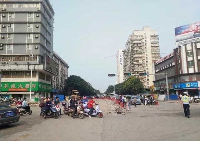 建议:需沿建设西路往北门市场方向的车辆绕道仙衣路-江北大道-解放路