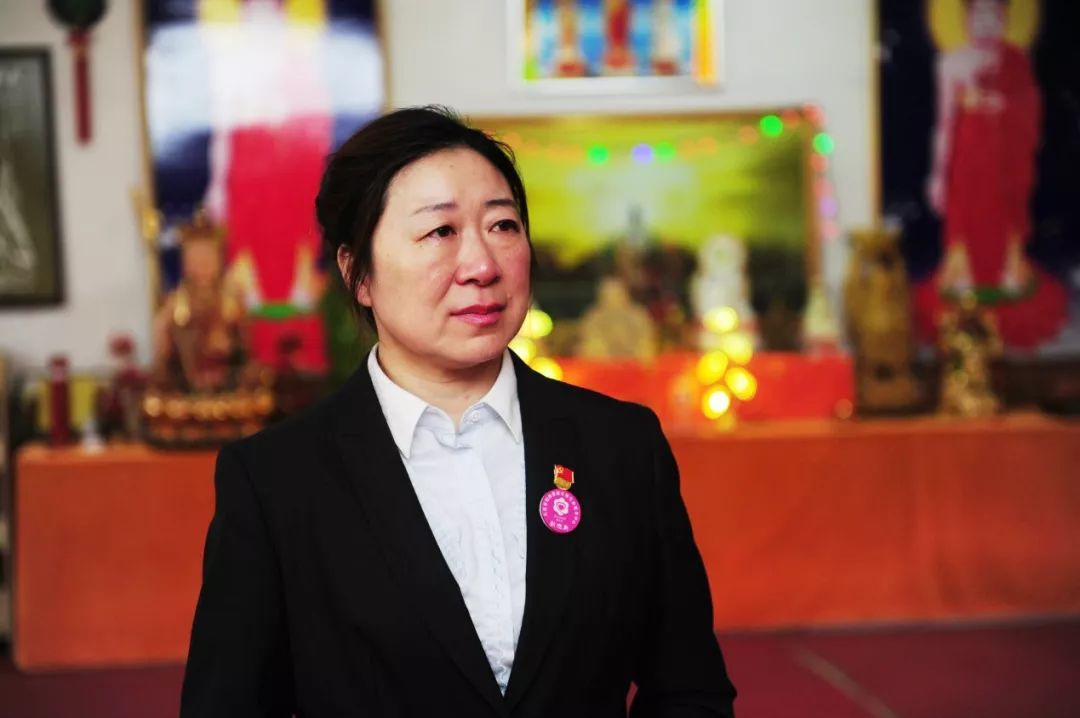 护理服务周祥和安养院的休养人员和护工幸福地笑了