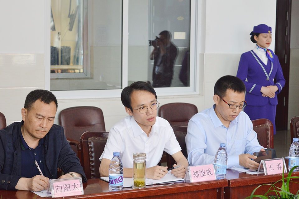 万源市郑波成副市长一行莅临绵阳理工学校指导考察