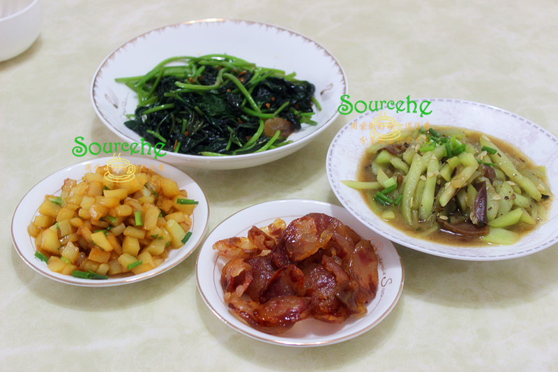 原创一家三口的午餐,十几分钟做了四道家常菜,不足10元,有荤有素