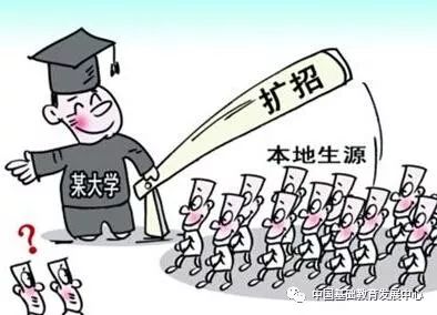 以高职扩招100万完成高等教育普及化的"临门一脚",具有标志性意义.