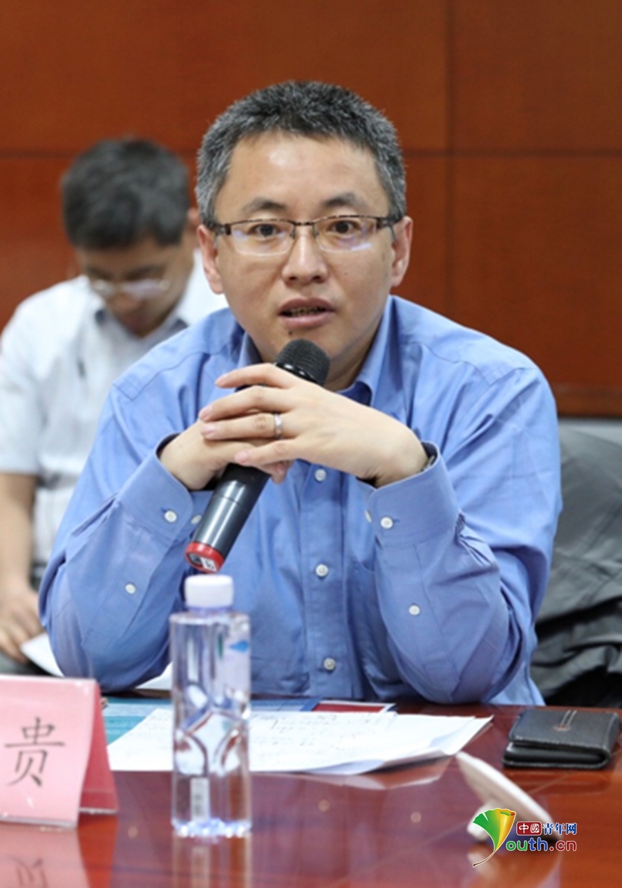 对外经济贸易大学科研处处长,国际商学院前院长王永贵教授对报告进行