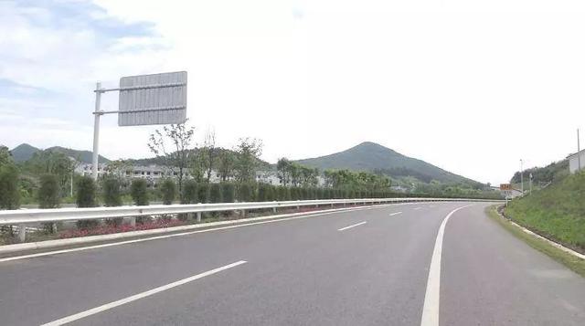 这就是皖s105省道,不少市民将这段路称为马鞍山的"川藏线",从市区驾车