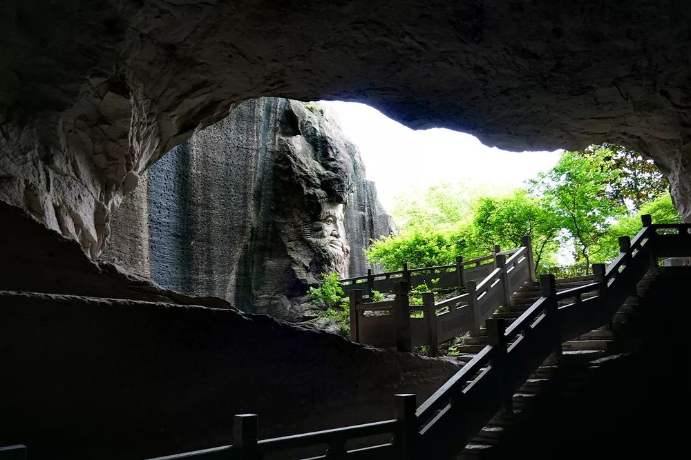 伍山石窟大自然与古代工匠共同创造的神奇壮美艺术