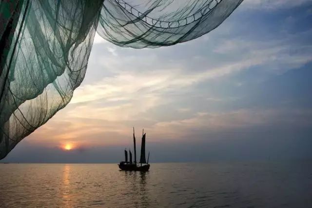 里传来鸡鸣 这景象真的让我感到 幸福 下原有座 庙桥 马塘上是村庄