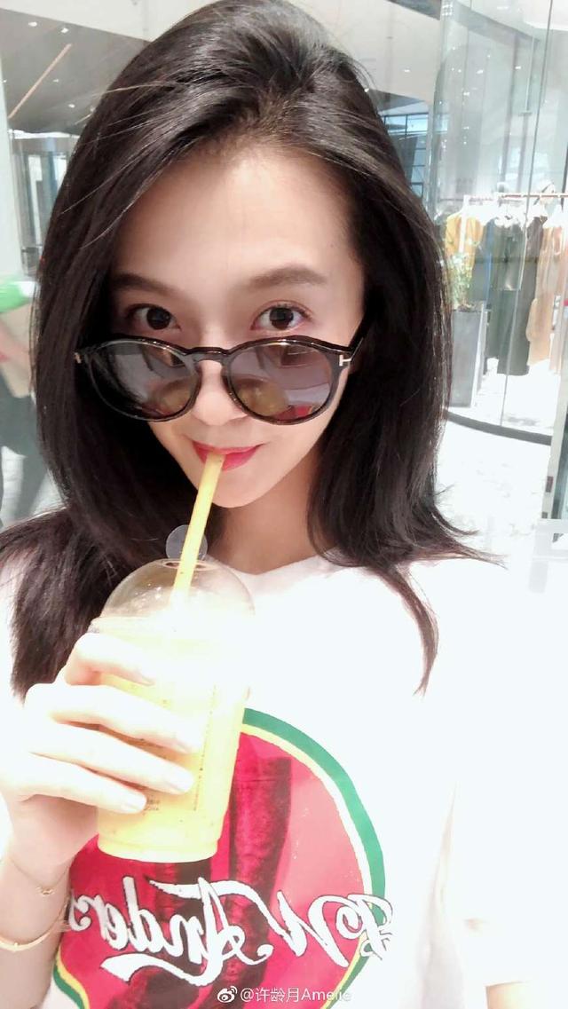 原创"校园女神"许龄月晒健身美照,网友:健身的女孩好可爱!