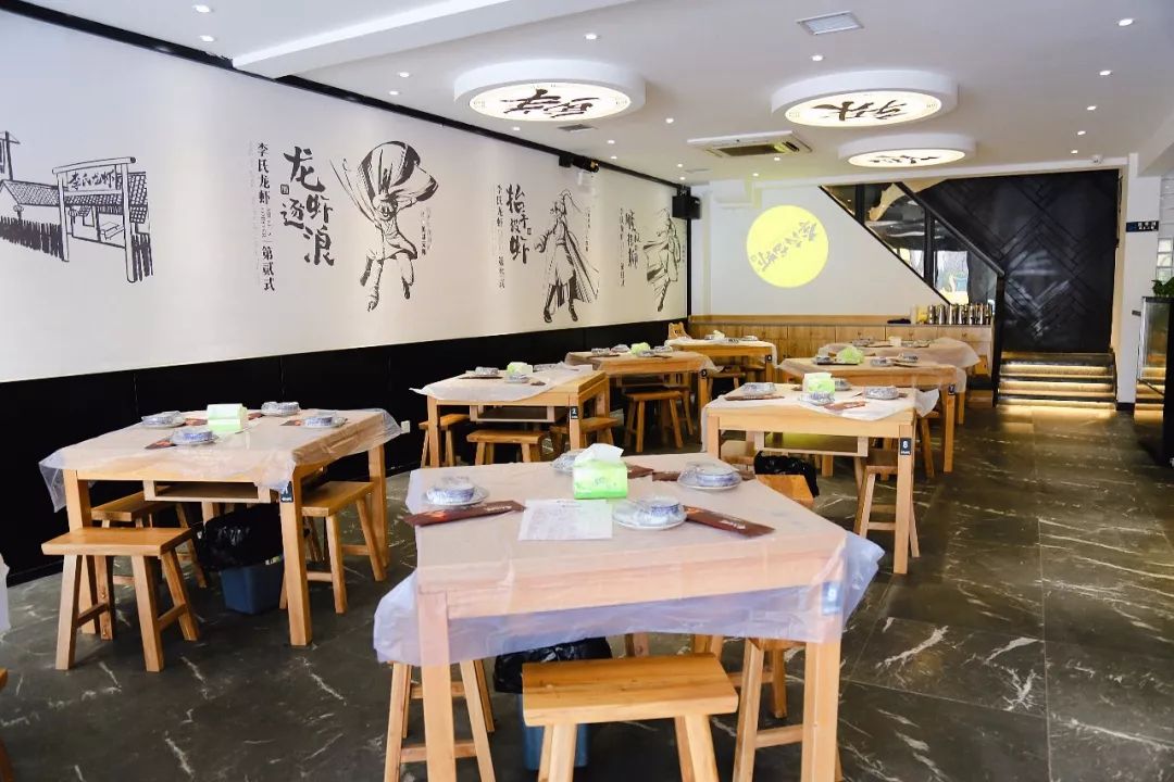 点的龙虾界排队王只营业3-9月的龙虾店虾每年只营业3-9月份的李氏龙虾