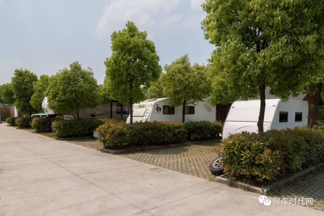 房车时代带您初探牛首山"世凹桃园"房车露营基地